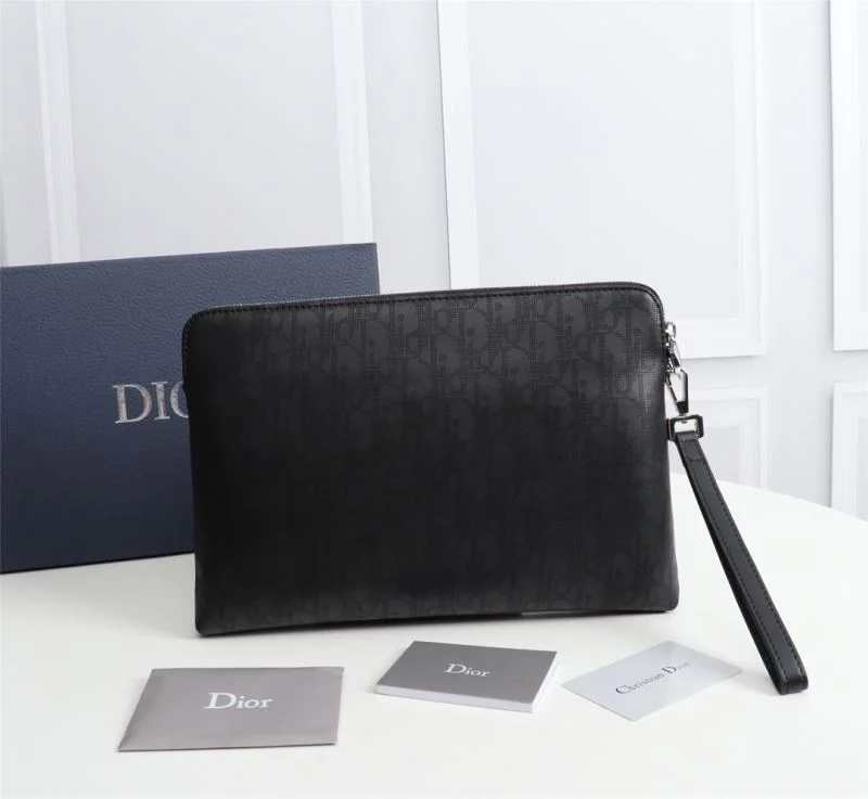 Minimalist Christian Dior Clutch Bags 46452