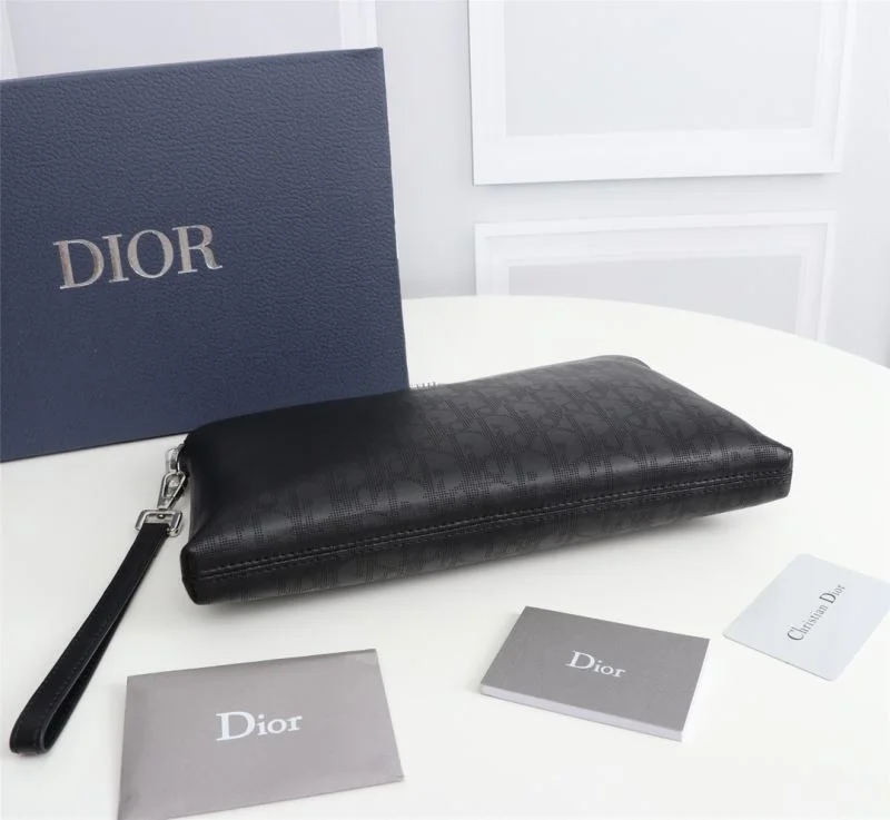 Minimalist Christian Dior Clutch Bags 46452