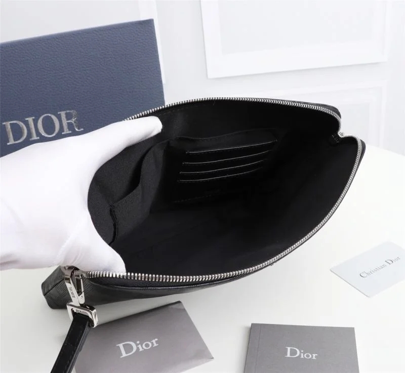 Minimalist Christian Dior Clutch Bags 46452