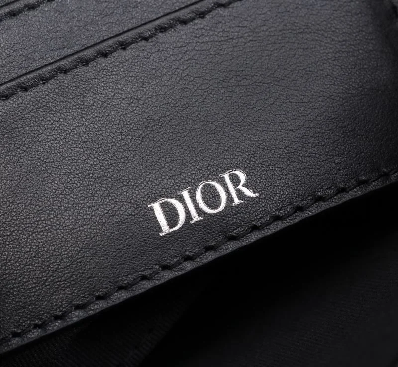 Minimalist Christian Dior Clutch Bags 46452