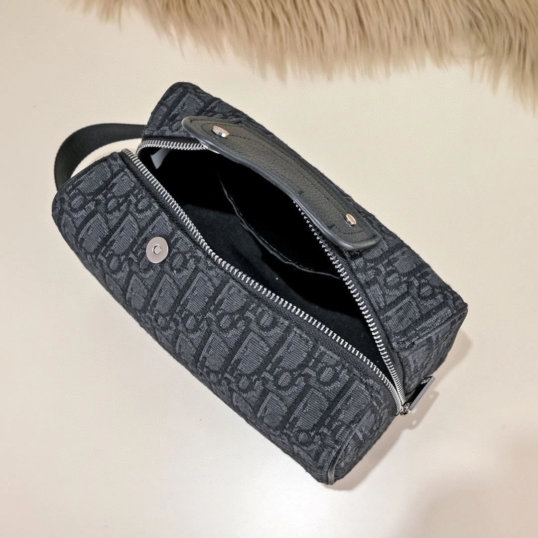 Christian Dior Cosmetic Bags Seasonal 91210