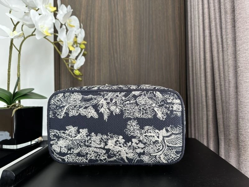 Christian Dior Cosmetic Bags Contemporary 71234