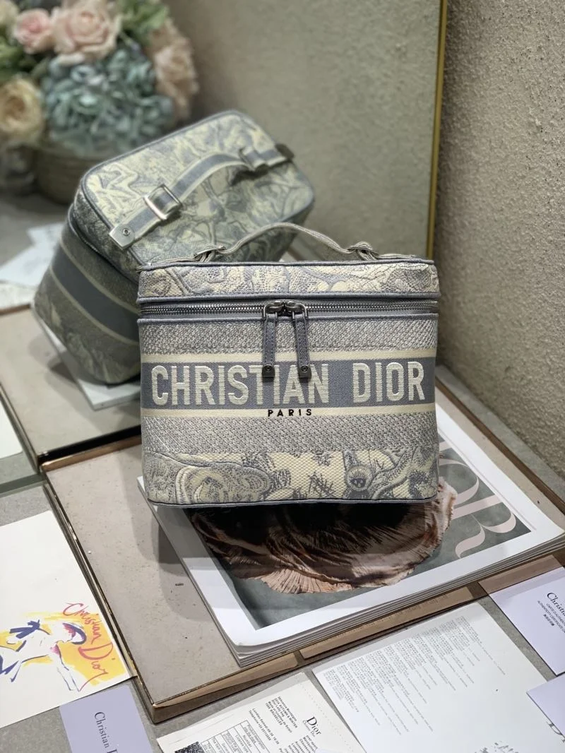 Attractive Christian Dior Cosmetic Bags 47590