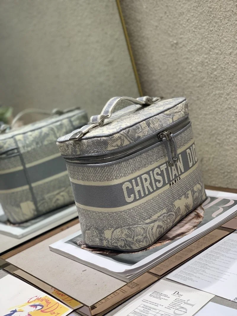 Attractive Christian Dior Cosmetic Bags 47590