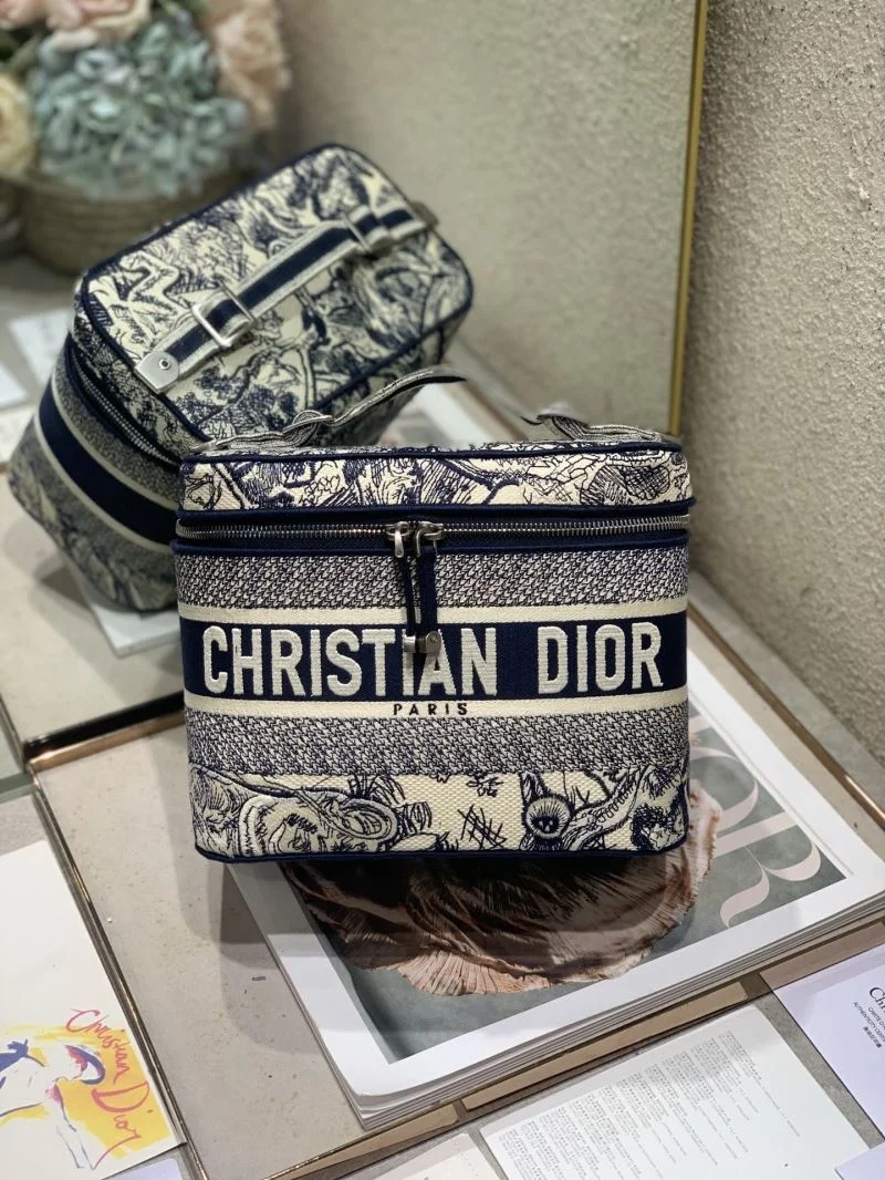 Christian Dior Cosmetic Bags Unisex 47592