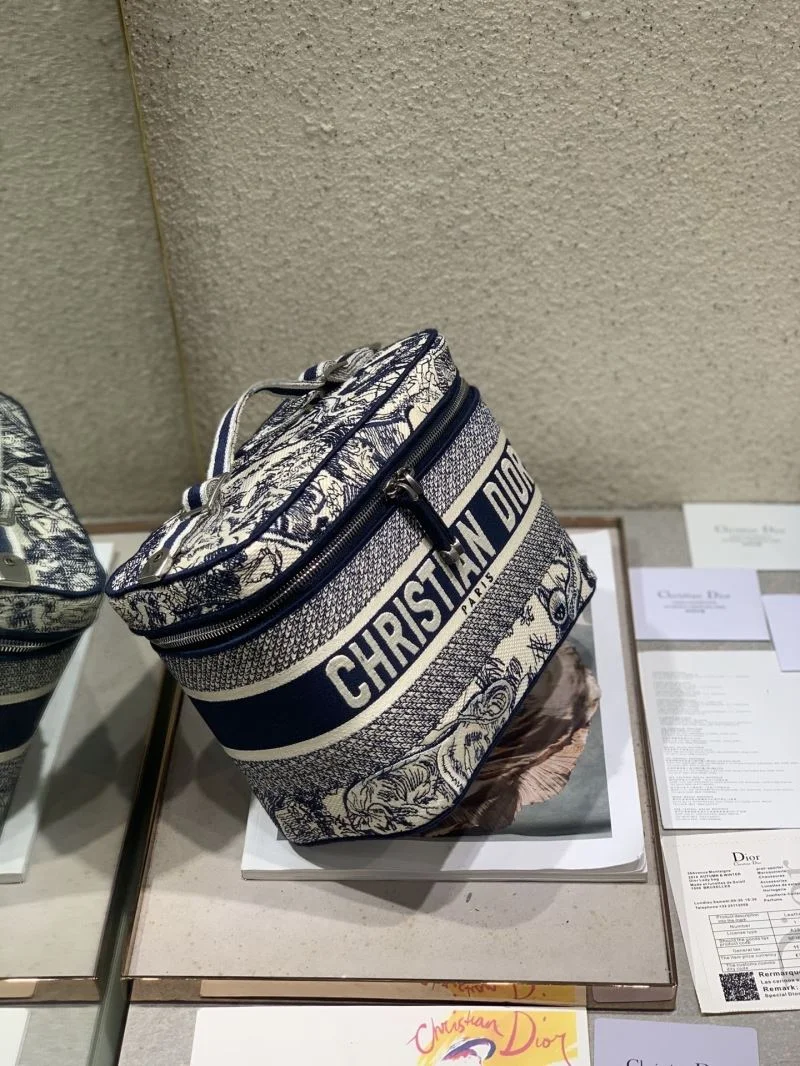 Christian Dior Cosmetic Bags Unisex 47592