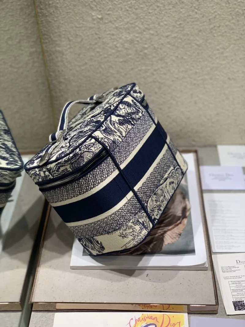 Christian Dior Cosmetic Bags Unisex 47592