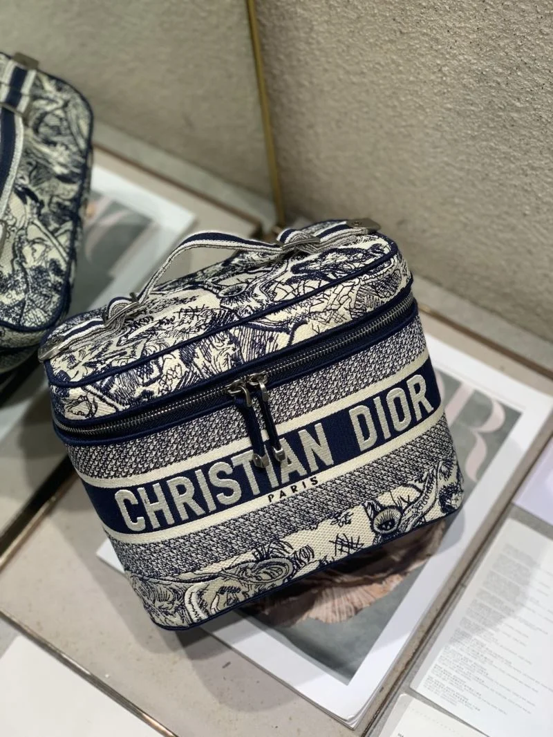 Christian Dior Cosmetic Bags Unisex 47592