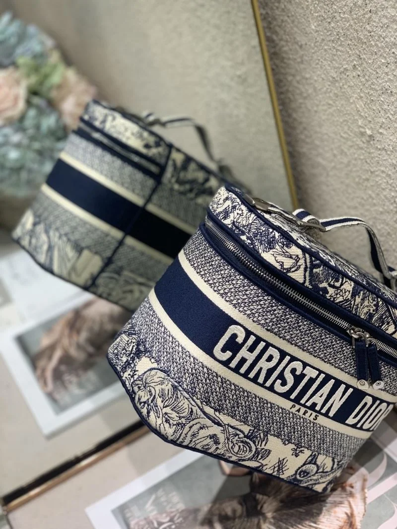 Christian Dior Cosmetic Bags Unisex 47592