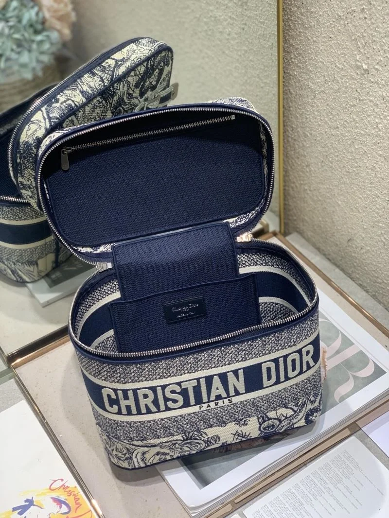 Christian Dior Cosmetic Bags Unisex 47592