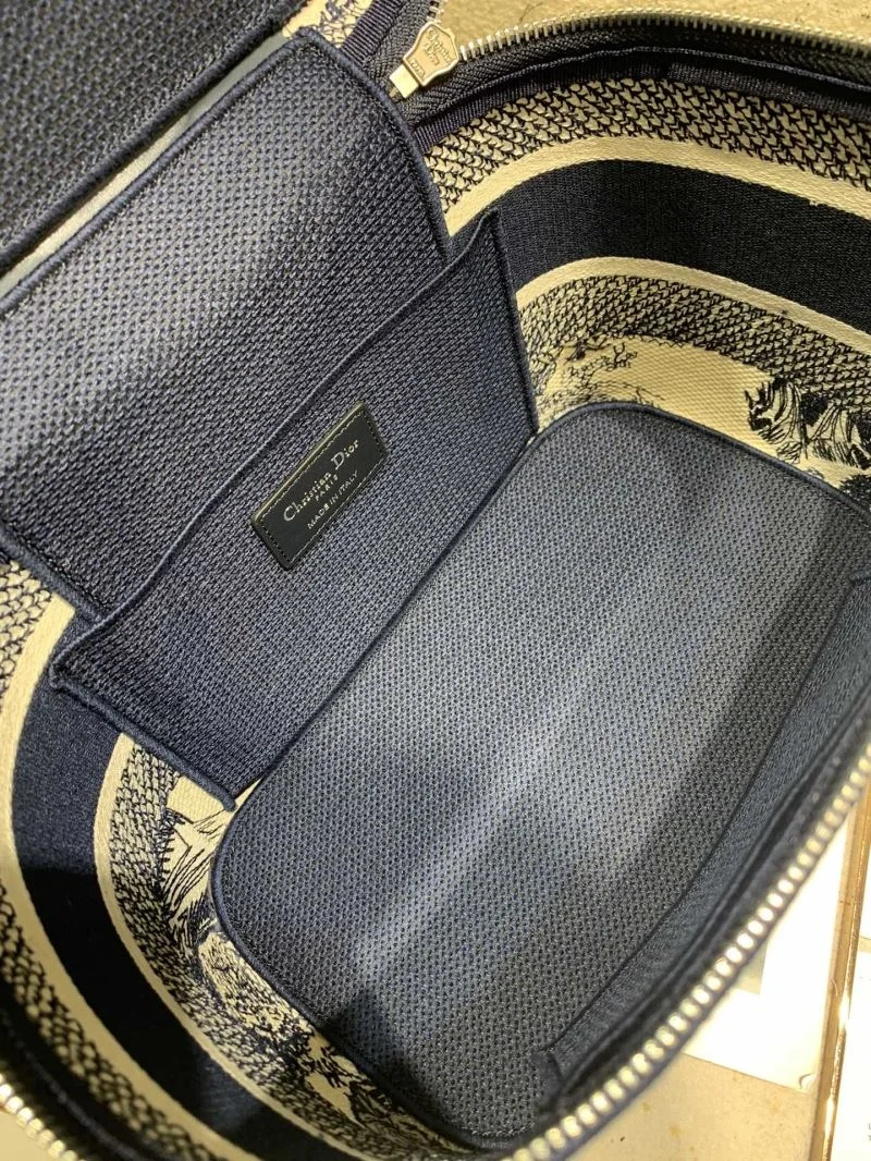 Christian Dior Cosmetic Bags Unisex 47592