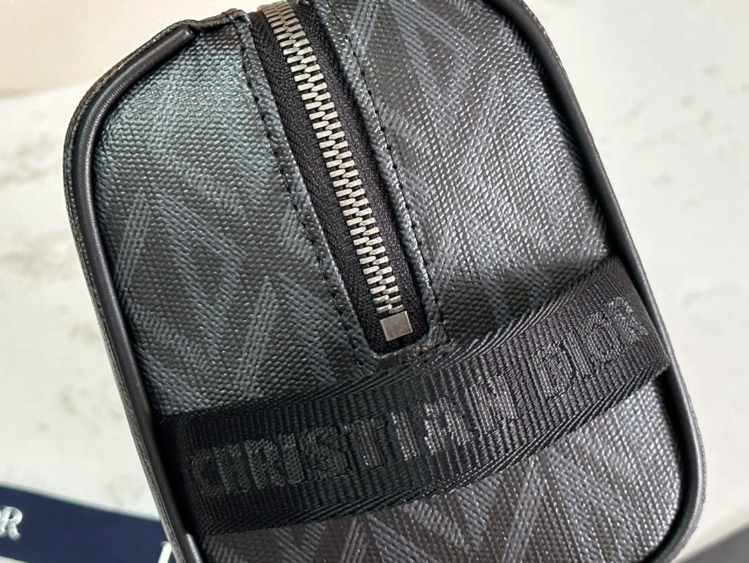 Packable Christian Dior Cosmetic Bags 92220