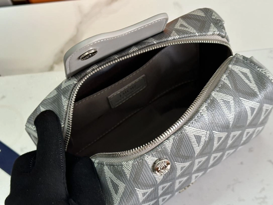 EyeCatching Christian Dior Cosmetic Bags 92225