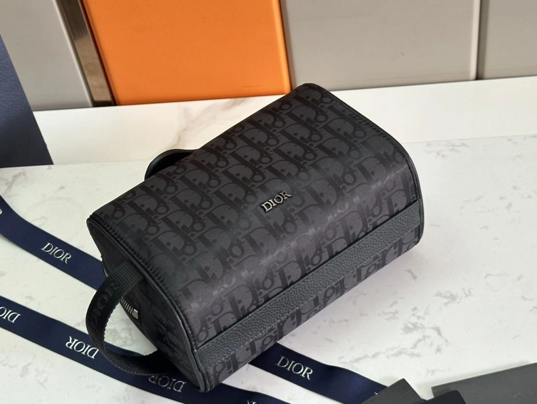 Comfortable Christian Dior Cosmetic Bags 92267