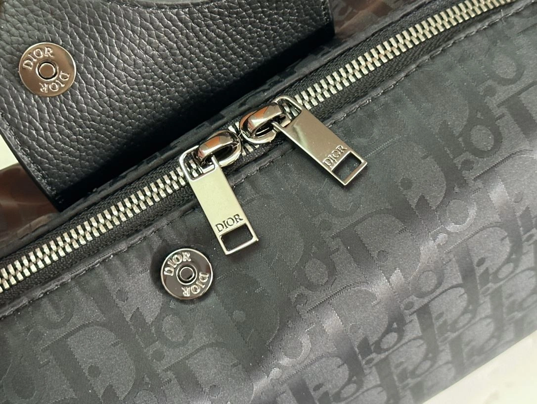 Comfortable Christian Dior Cosmetic Bags 92267