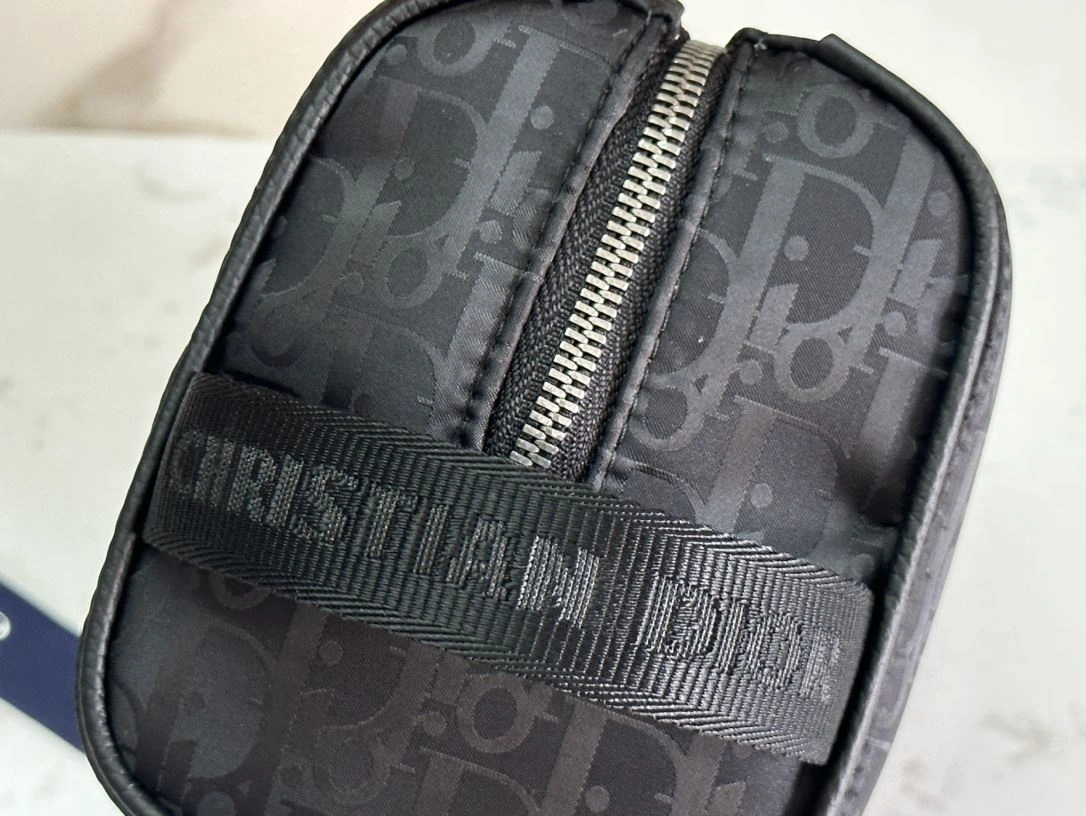 Comfortable Christian Dior Cosmetic Bags 92267