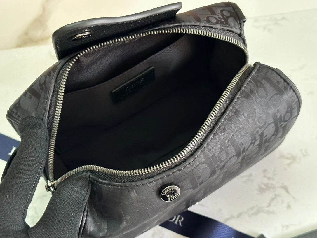 Comfortable Christian Dior Cosmetic Bags 92267