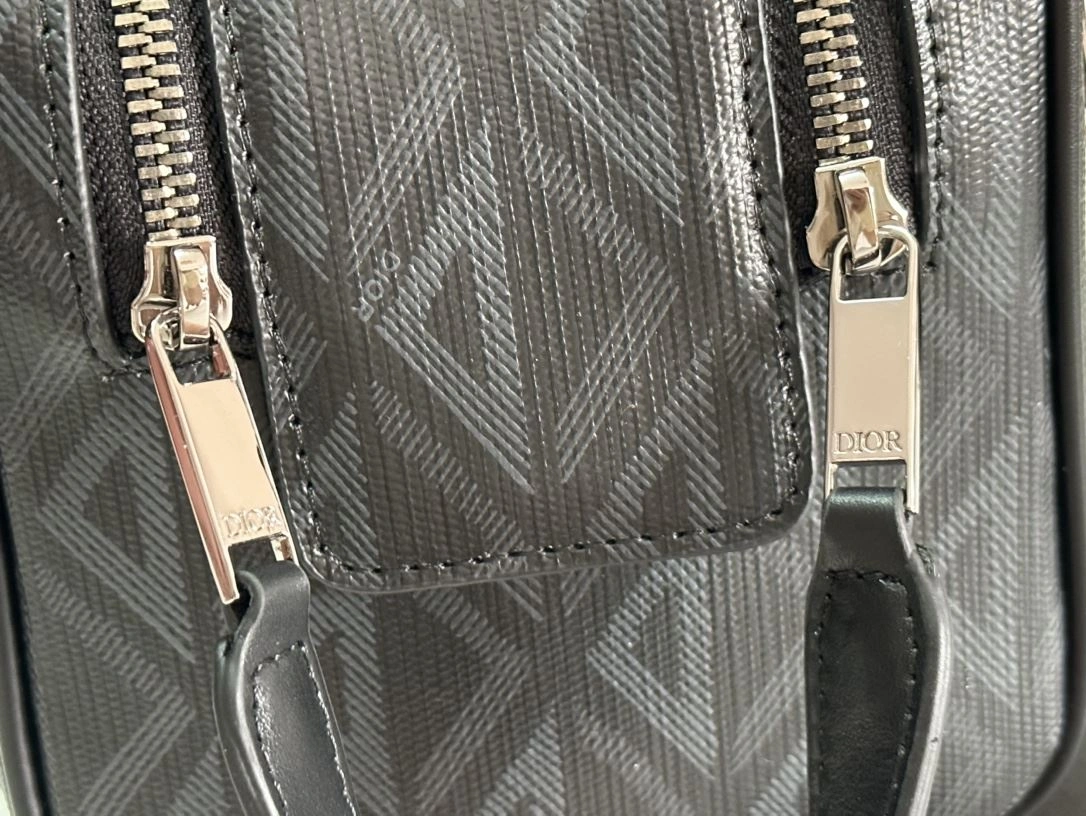 Neat Christian Dior Cosmetic Bags 92222