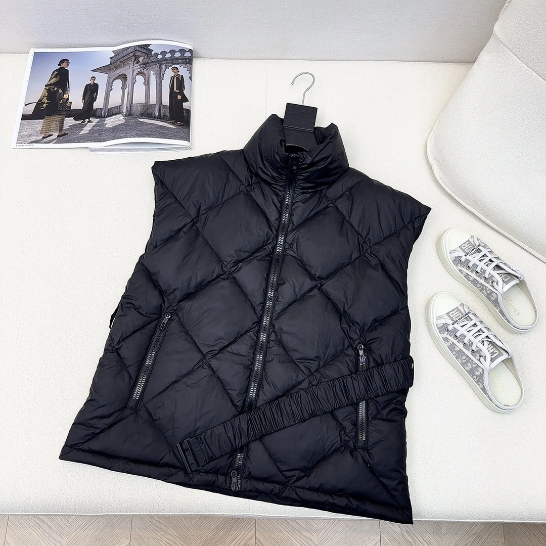 Sporty Christian Dior Down Jackets 118025