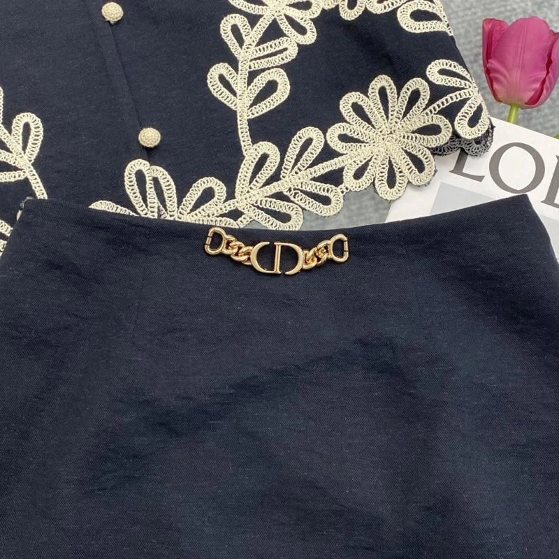 Neat Christian Dior Dress Suits 113047