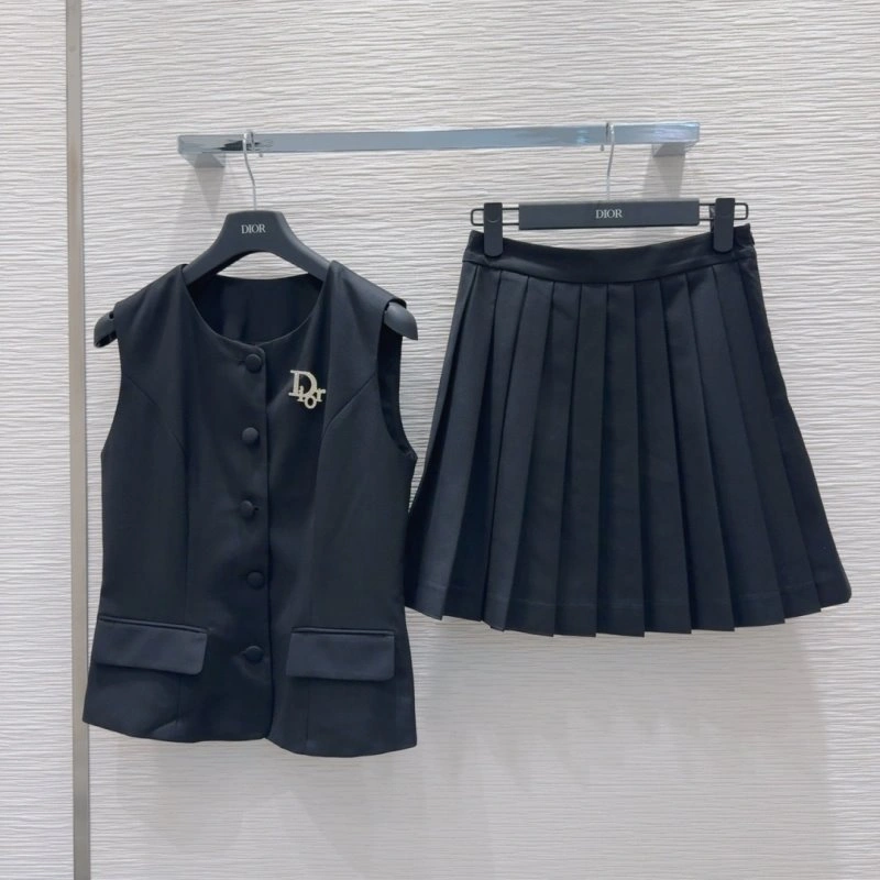 Christian Dior Dress Suits Youthful 113068
