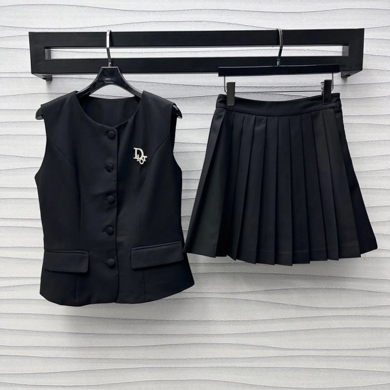 Sleek Christian Dior Dress Suits 112281