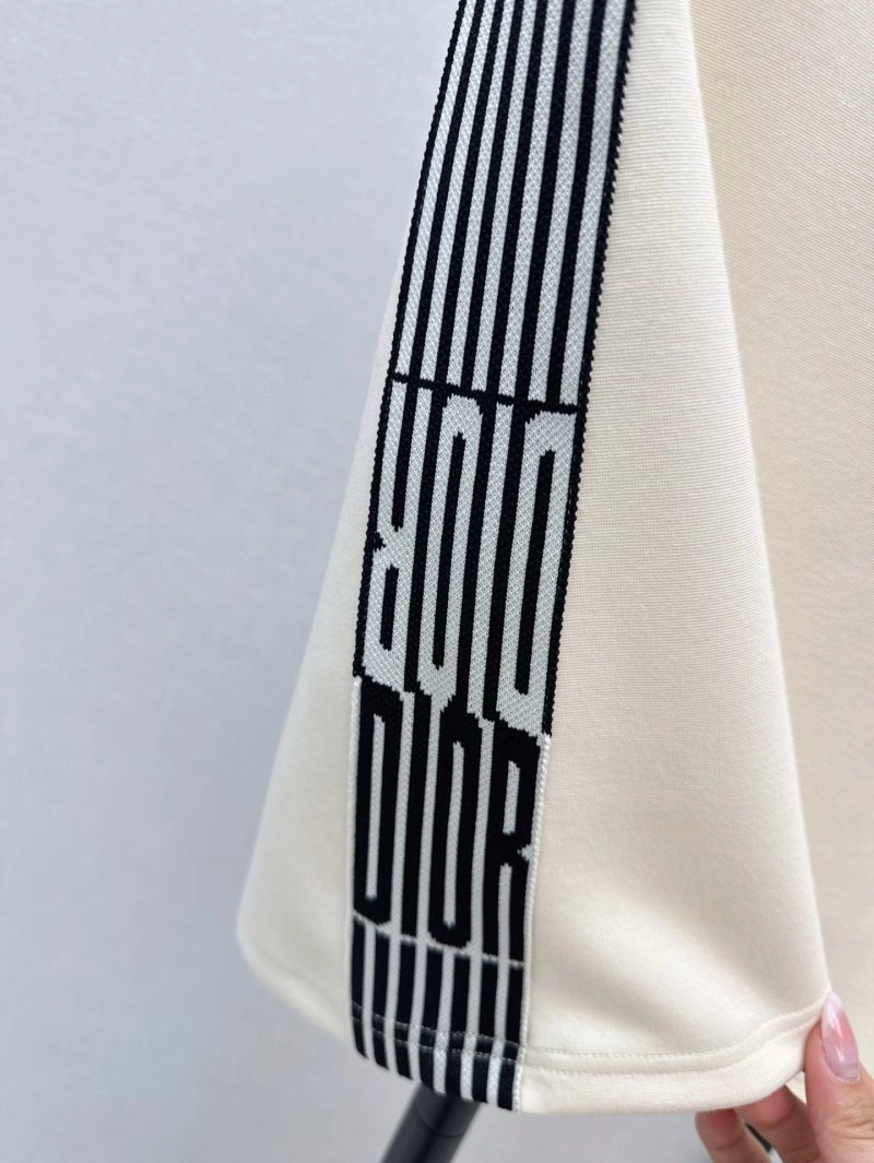Snug Christian Dior Dress 112314