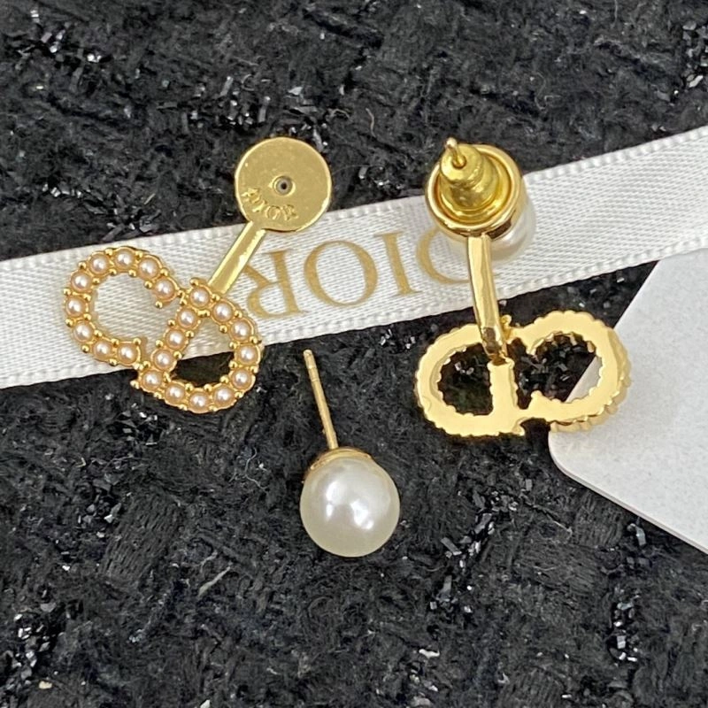 Supportive Christian Dior Earrings 236052