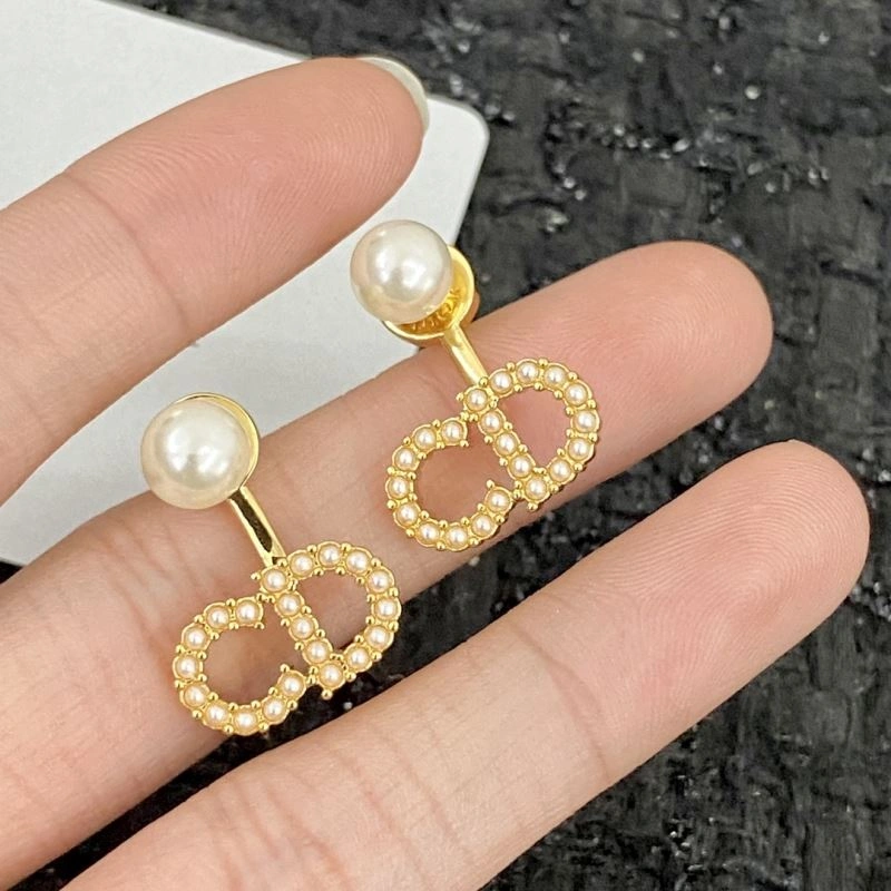 Supportive Christian Dior Earrings 236052