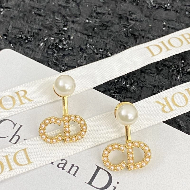 Supportive Christian Dior Earrings 236052