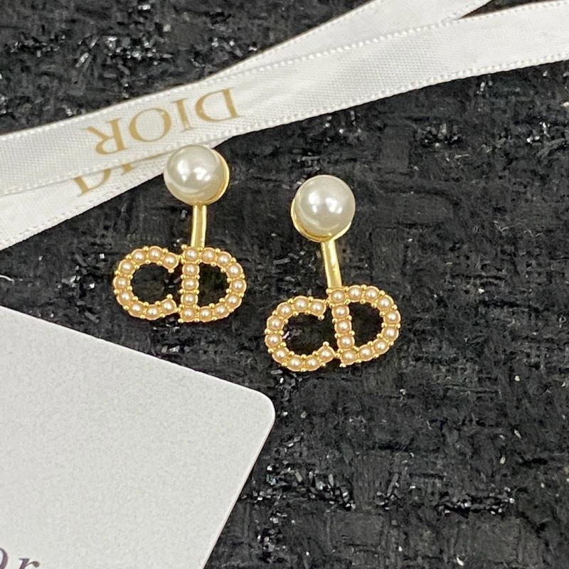 Supportive Christian Dior Earrings 236052