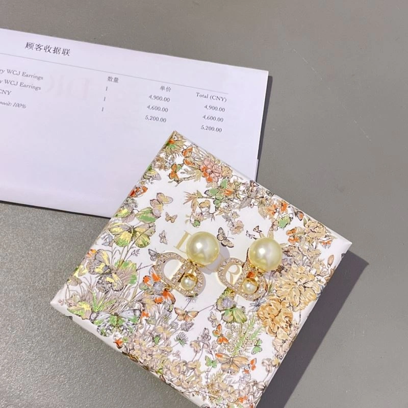Fashionable Christian Dior Earrings 236041