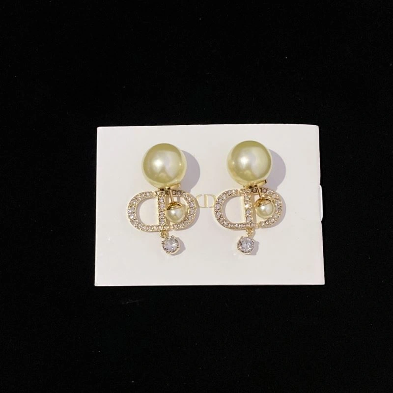 Fashionable Christian Dior Earrings 236041