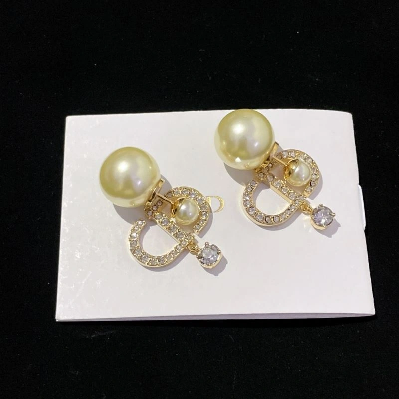 Fashionable Christian Dior Earrings 236041