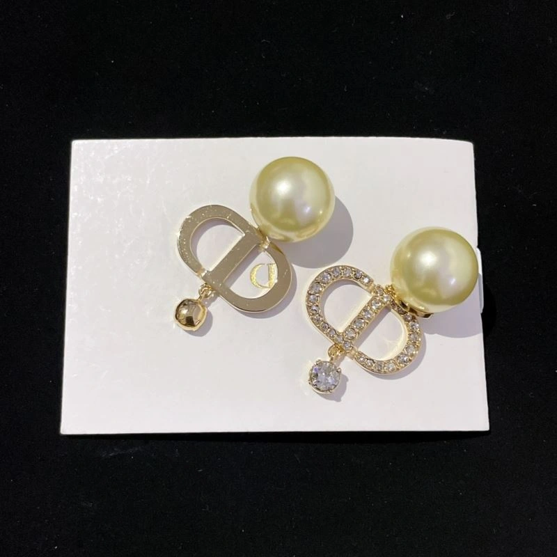 Fashionable Christian Dior Earrings 236041
