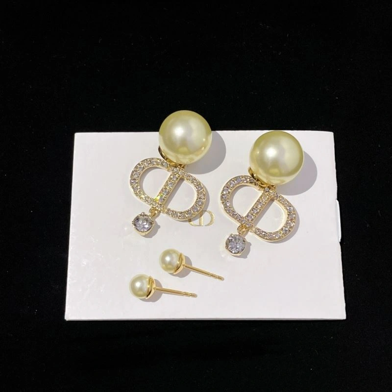 Fashionable Christian Dior Earrings 236041