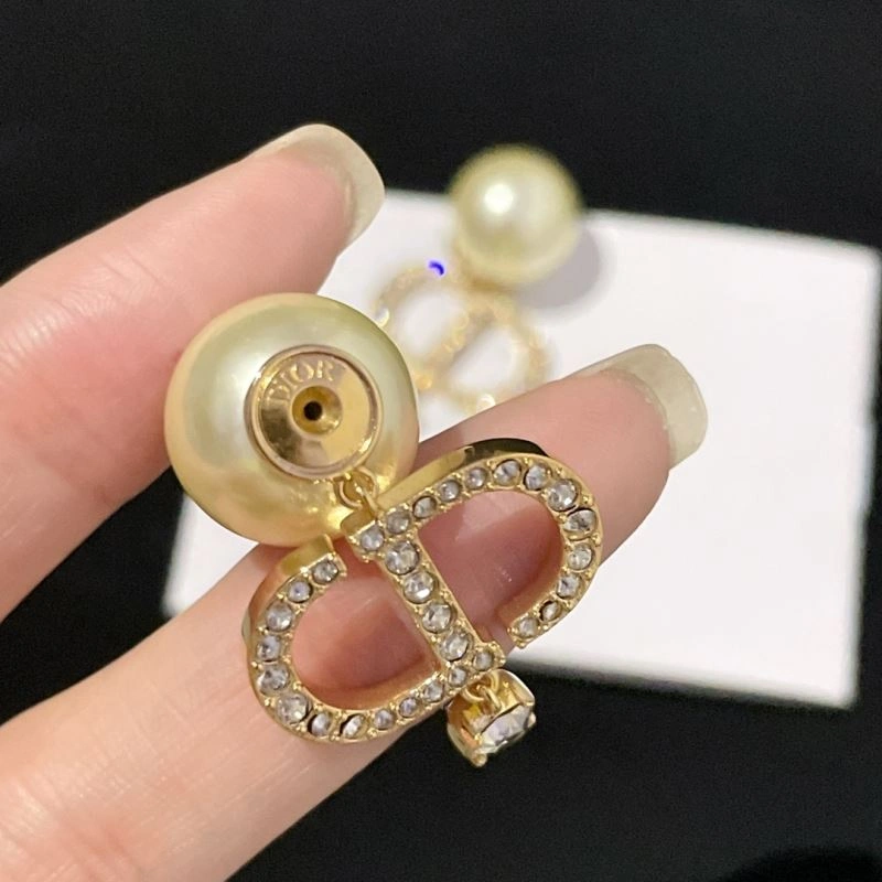 Fashionable Christian Dior Earrings 236041