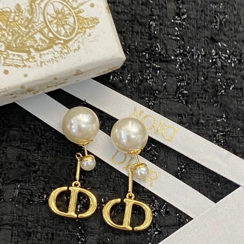 WrinkleFree Christian Dior Earrings 236026