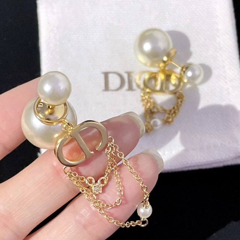 Christian Dior Earrings Versatile 236031