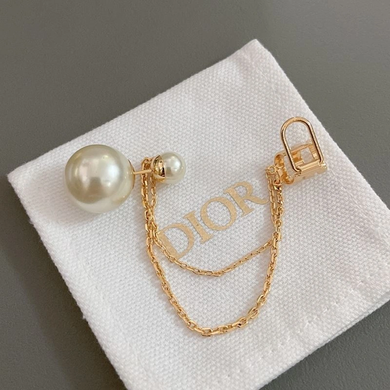 Minimalist Christian Dior Earrings 236035