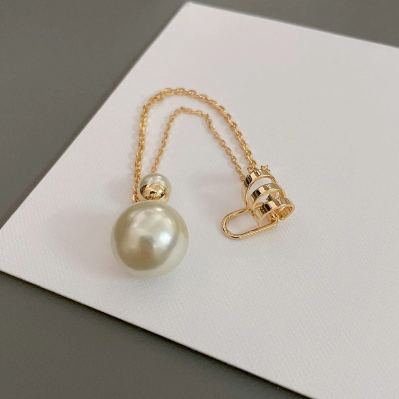 Minimalist Christian Dior Earrings 236035