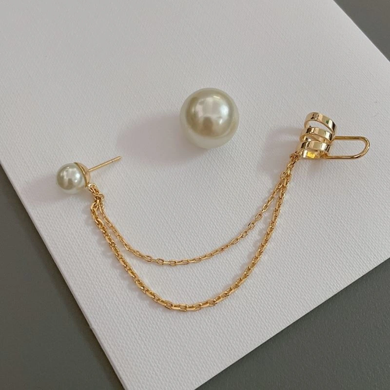 Minimalist Christian Dior Earrings 236035