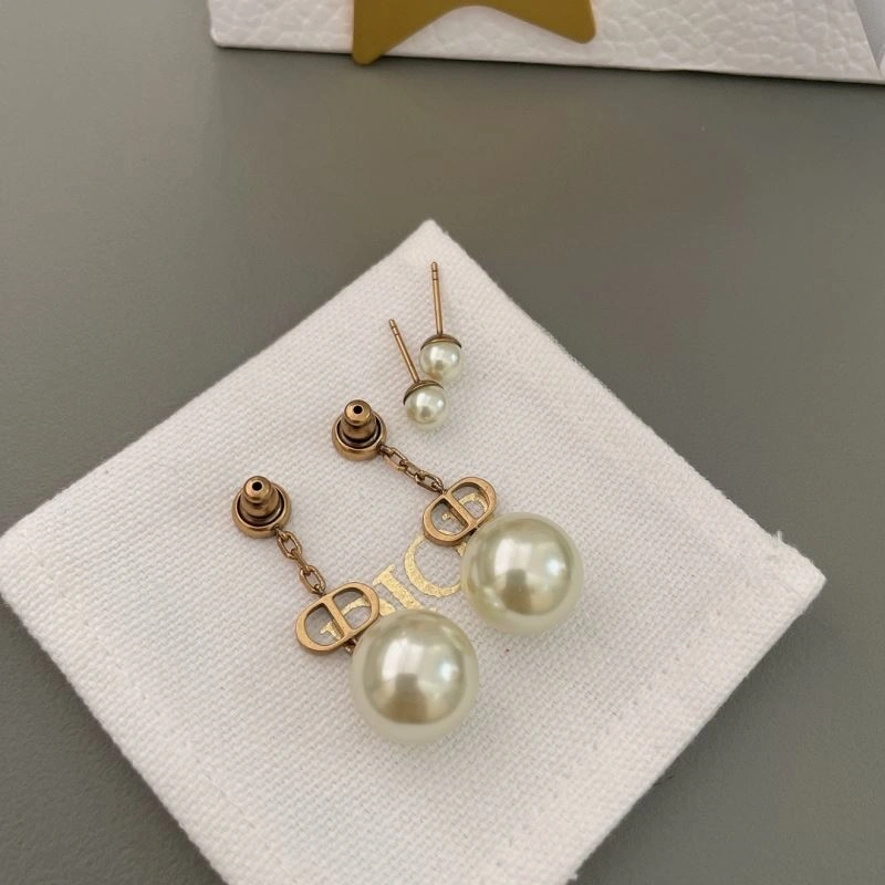 Christian Dior Earrings Chic 236012