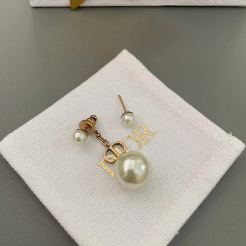 Christian Dior Earrings Chic 236012