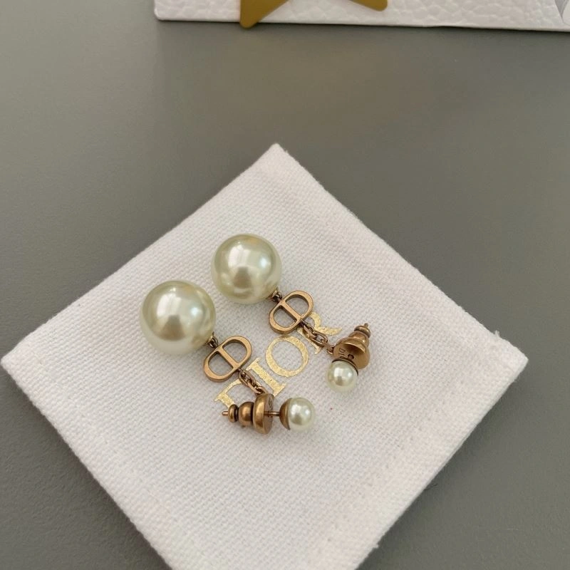 Christian Dior Earrings Chic 236012