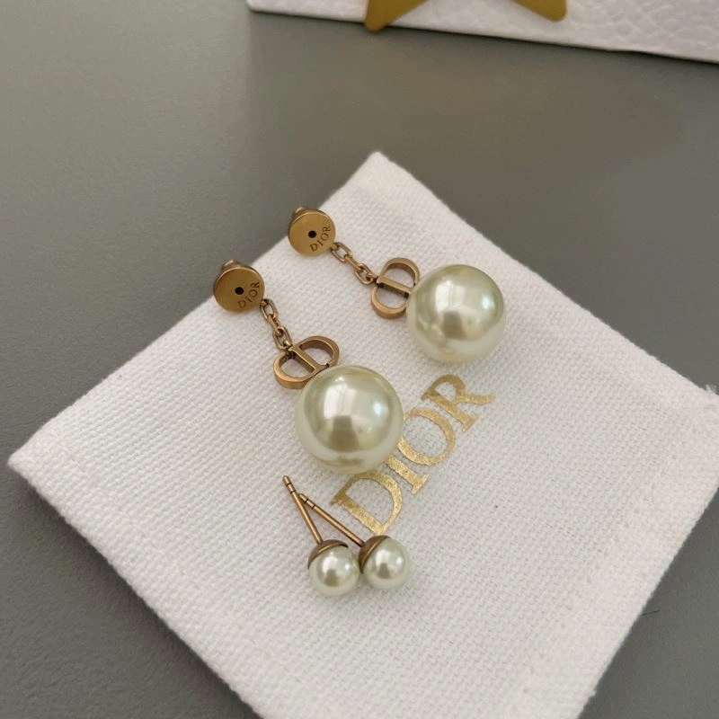 Christian Dior Earrings Chic 236012