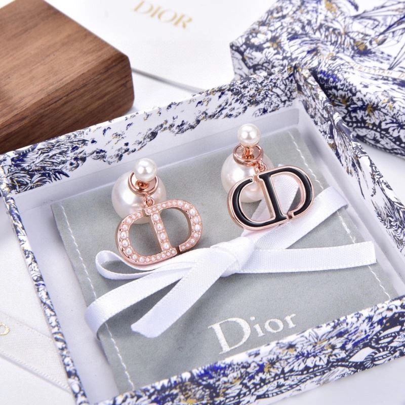 Comfortable Christian Dior Earrings 235982