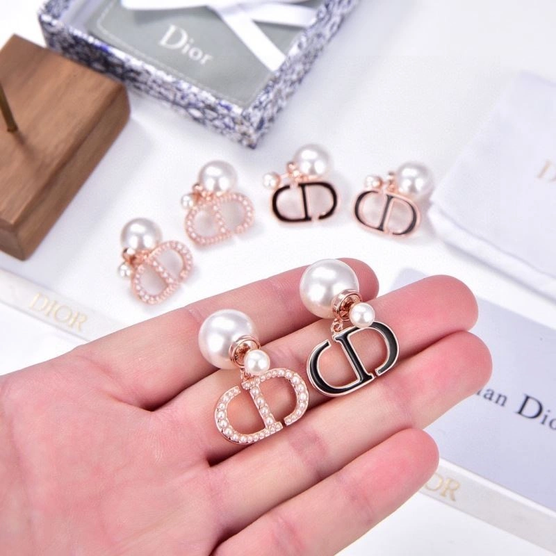 Comfortable Christian Dior Earrings 235982