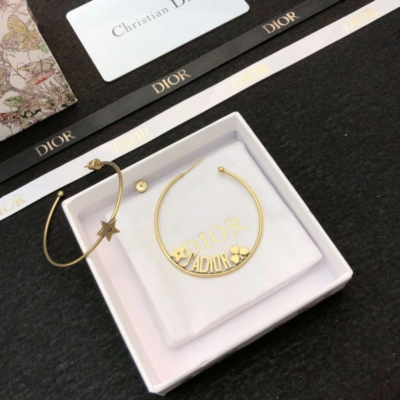 Supportive Christian Dior Earrings 235991