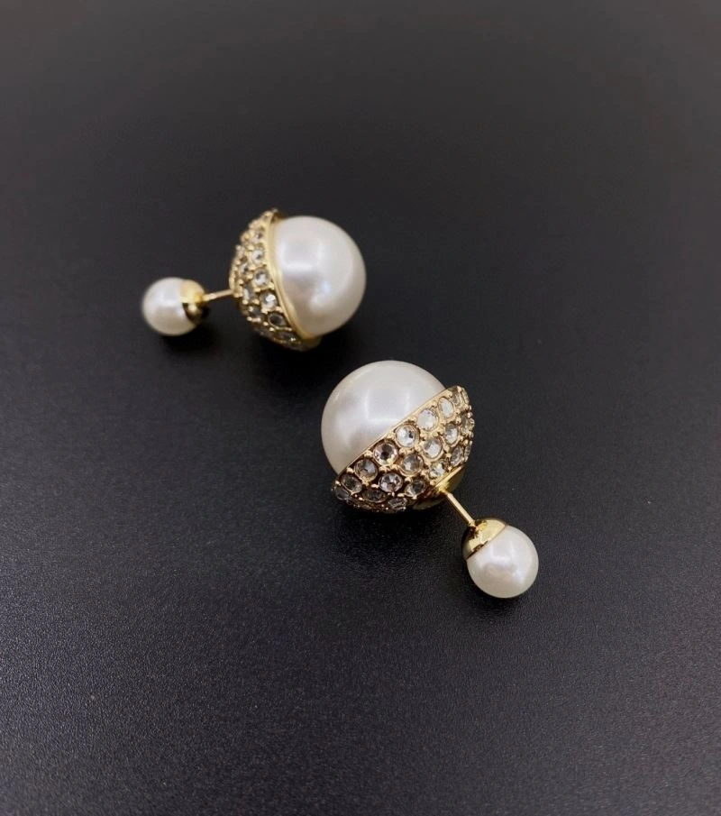 Lightweight Christian Dior Earrings 235841